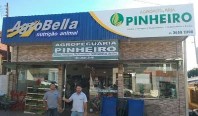 Agropecuária Pinheiro inaugura fachada nova.