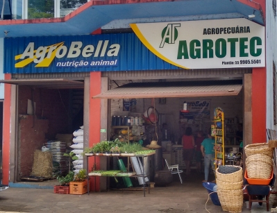 Agropecuária AGROTEC inaugura fachada nova